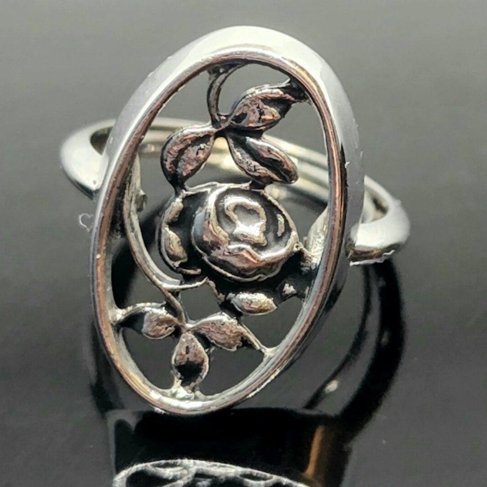 Vintage 1970's rare collectable Avon silver rose ring